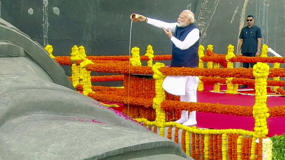ਸਰਦਾਰ ਪਟੇਲ ਦੀ 150ਵੀਂ ਜਯੰਤੀ &lsquo;ਤੇ PM ਮੋਦੀ ਨੇ ਭੇਟ ਕੀਤੀ ਸ਼ਰਧਾਂਜਲੀ