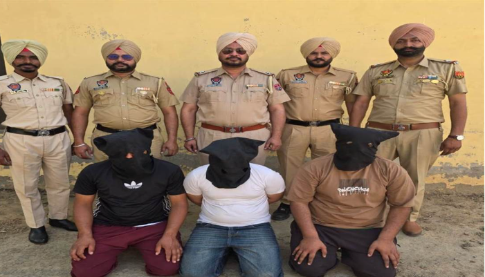 ਪੁਲਿਸ ਨੂੰ ਵੱਡੀ ਸਫਲਤਾ,ਅੱਠ ਦੇਸੀ ਪਿਸਤੌਲਾਂ ਅਤੇ ਪੰਜ ਜ਼ਿੰਦਾ ਕਾਰਤੂਸਾਂ ਸਮੇਤ ਤਿੰਨ ਵਿਅਕਤੀ ਗ੍ਰਿਫ਼ਤਾਰ