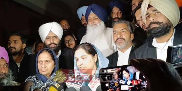 ਤਰਨਤਾਰਨ ਅਦਾਲਤ ਦੇ ਦੇਰ ਰਾਤ ਹੁਕਮਾਂ ਮਗਰੋਂ ਸਵੇਰੇ 4 ਵਜੇ ਹਿਰਾਸਤ &lsquo;ਚੋਂ ਰਿਹਾਅ ਅਕਾਲੀ ਦਲ ਉਮੀਦਵਾਰ ਕੰਚਨਪ੍ਰੀਤ ਕੌਰ