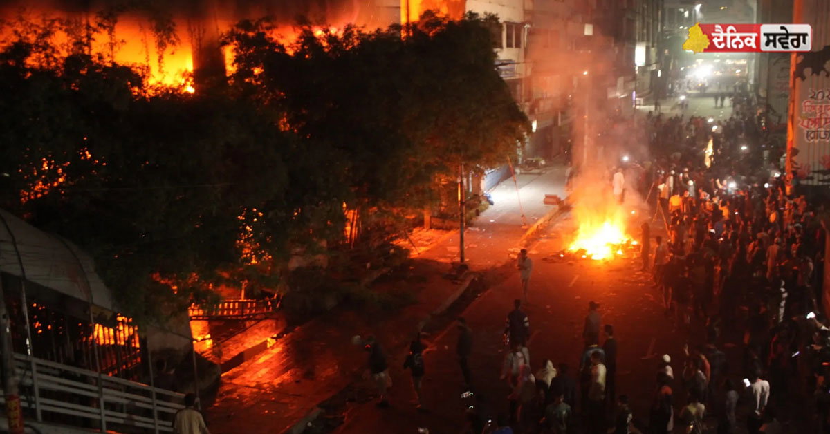 Bangladesh Violence : ਪੱਤਰਕਾਰਾਂ ਨੂੰ ਜਿਊਂਦਾ ਸਾੜਨ ਦੀ ਕੋਸ਼ਿਸ਼, ਵੇਖੋ ਰੌਂਗਟੇ ਖੜੇ ਕਰਨ ਵਾਲੇ ਮੰਜਰ