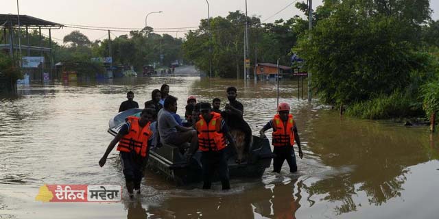 Cyclone Ditwah : ਤੂਫਾਨ ਦੇ ਨੇੜੇ ਆਉਂਦੇ ਹੀ ਦੱਖਣੀ ਭਾਰਤ &lsquo;ਚ Red Alert, ਹੁਣ ਤਕ 334 ਮੌਤਾਂ, 300 ਤੋਂ ਵੱਧ ਲਾਪਤਾ