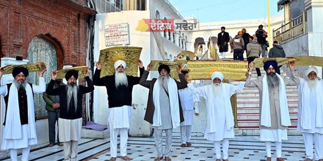 ਸੱਚਖੰਡ ਸ੍ਰੀ ਹਰਿਮੰਦਰ ਸਾਹਿਬ ਵਿਖੇ ਨਵੀਨੀਕਰਨ ਤੋਂ ਬਾਅਦ ਲਗਾਏ ਸੋਨੇ ਦੇ ਪੱਤਰੇ, ਮੀਨਾਕਾਰੀ ਦੀ ਸੰਭਾਲ ਦਾ ਕੰਮ ਜਾਰੀ