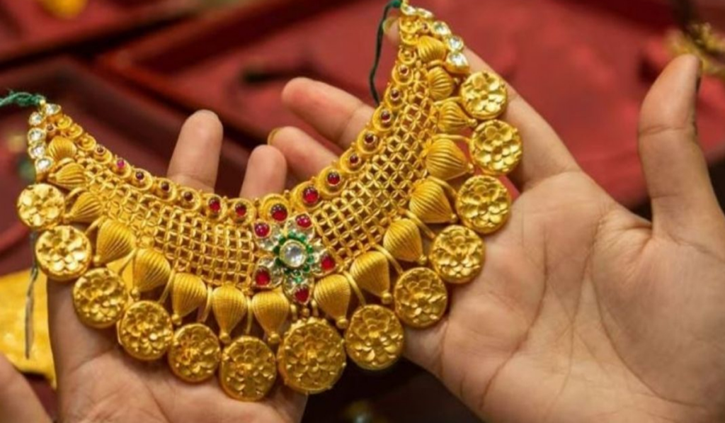 Gold and Silver Price Update: What are the gold and silver prices this Christmas? Know the latest prices of 10 grams of gold.