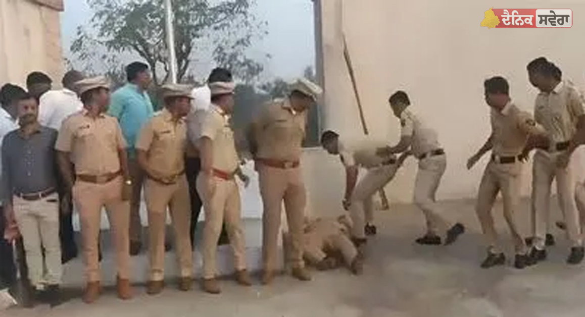 Video Viral : 77ਵੇਂ ਗਣਤੰਤਰ ਦਿਵਸ ਪਰੇਡ &lsquo;ਚ ਤਾਇਨਾਤ ਅਧਿਕਾਰੀ ਨੂੰ ਪਿਆ ਦਿਲ ਦਾ ਦੌਰਾ, ਅਚਾਨਕ ਵਿਗੜੀ ਸਿਹਤ