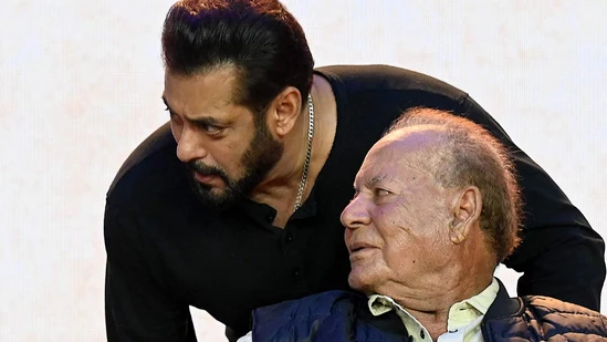 Salim Khan Health Update : ਵੈਂਟੀਲੇਟਰ ਸਪੋਰਟ &lsquo;ਤੇ ਪਹੁੰਚੇ ਸਲੀਮ ਖਾਨ ! ਪਰਿਵਾਰ ਦੀ ਵਧੀ ਚਿੰਤਾ, ਸਲਾਮਤੀ ਦੀ ਦੁਆ ਕਰ ਰਹੇ Fans