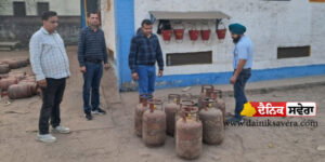 jalandhar-surprise-checking-gas-agencies-on-orders-of-deputy-commissioner