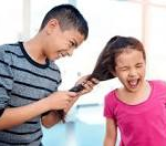 Why do children pull or hit their hair? Know the reason and how to handle it