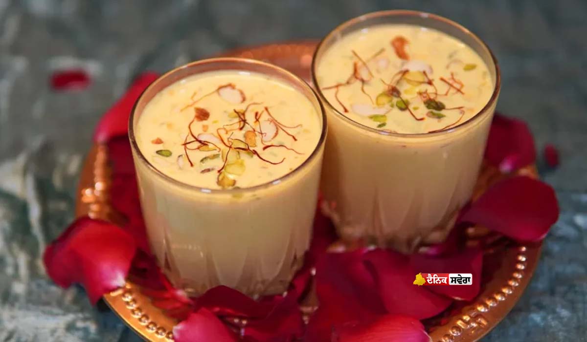 Milk in Summer : ਕੀ ਤੁਸੀਂ ਵੀ ਪੀਂਦੇ ਹੋ ਸਾਦਾ ਦੁੱਧ ? ਗਰਮੀਆਂ &lsquo;ਚ ਕਿਵੇਂ ਵਧਾਈਏ ਇਸਦੇ ਔਸ਼ਧੀ ਗੁਣ, ਜਾਣੋ