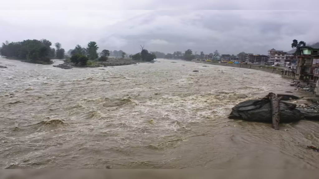 Flood threat on Punjab border villages: 40 villages on the banks of Ravi river in danger