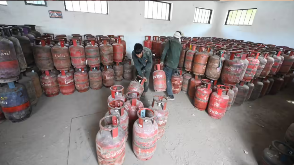 Important news for LPG consumers: Gas cylinder crisis not likely to end soon