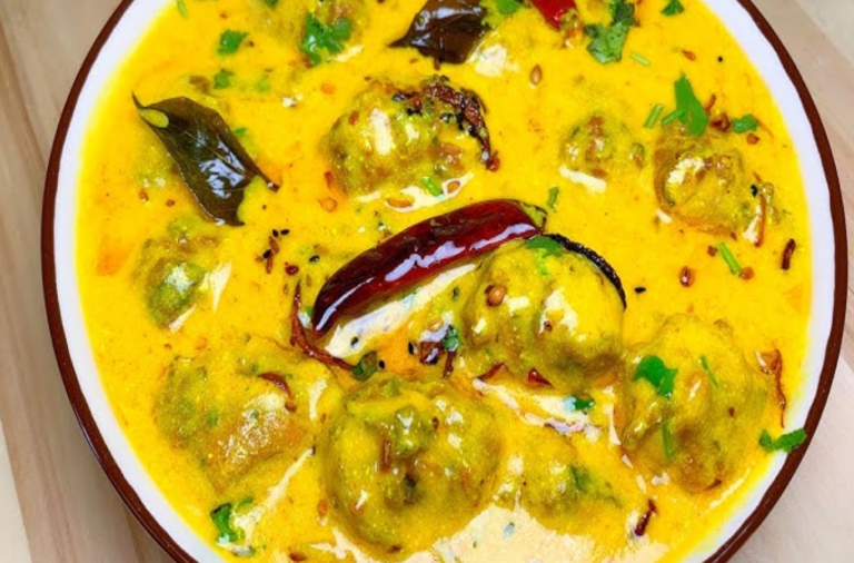 Make Dhaba-Style Kadhi Pakora Tonight, Everyone Will Be Licking Their Fingers!