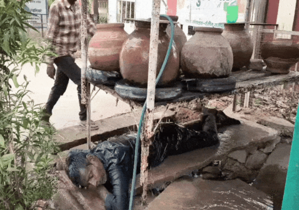 Strange Jugaad in Lalitpur heat: Youth sleeping under dripping water from pots, video goes viral