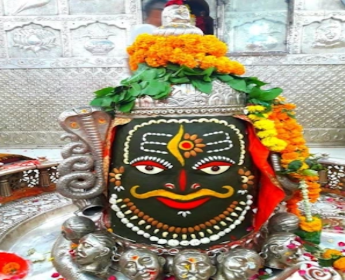 Controversy over VIP darshan in Mahakal temple, VHP-Bajrang Dal protest, claim loss of Rs 29 lakh