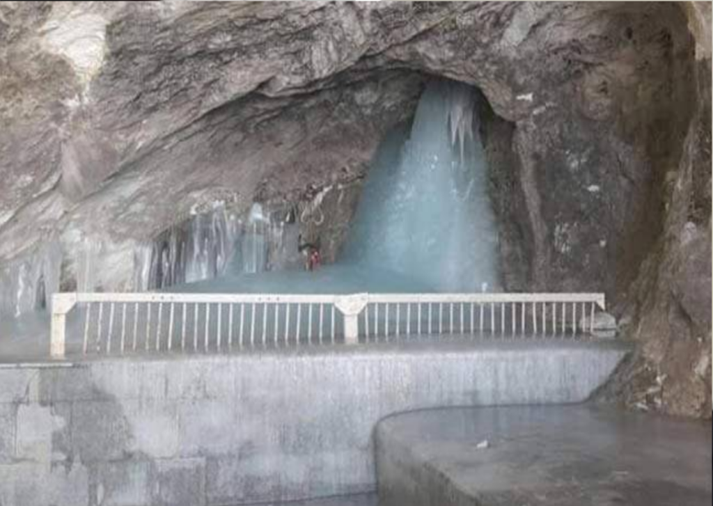 Amarnath Shivling is melting rapidly due to heat, concern among devotees