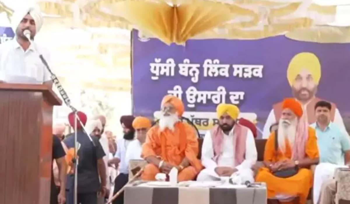 ਦੋਆਬਾ ਵਾਸੀਆਂ ਨੂੰ ਵੱਡੀ ਸੌਗਾਤ: ਮੁੱਖ ਮੰਤਰੀ ਭਗਵੰਤ ਮਾਨ ਵੱਲੋਂ ਸਤਲੁਜ ਦੇ ਧੁੱਸੀ ਬੰਨ੍ਹ &lsquo;ਤੇ 38 ਕਿਲੋਮੀਟਰ ਲੰਬੀ ਸੜਕ ਦਾ ਨੀਂਹ ਪੱਥਰ