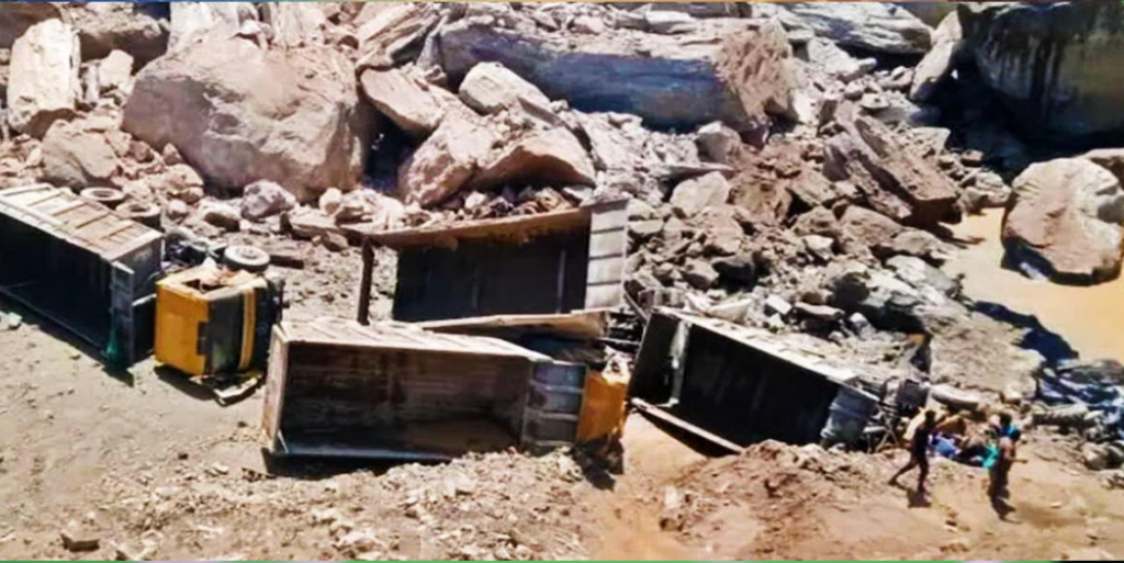 Scene of death in Bengaluru! 7 workers tragically die due to rock fall
