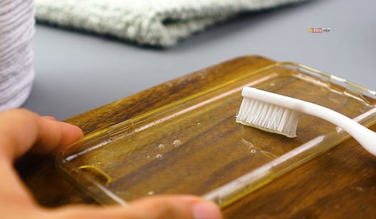 Transparent Mobile Cover Cleaning Tips : ਕੀ ਮੋਬਾਈਲ ਕਵਰ ਹੋ ਗਿਆ ਹੈ ਪੀਲਾ ? ਅਪਣਾਓ ਇਹ ਟ੍ਰਿਕ ! ਫਿਰ ਕਰੇਗਾ ਸ਼ਾਈਨ