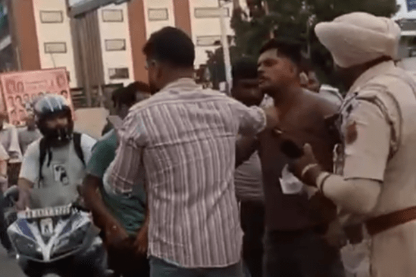 Kapurthala Accident: ਕਪੂਰਥਲਾ ਚੌਕ &rsquo;ਚ ਕਾਰ-ਆਟੋ ਦੀ ਟੱਕਰ, ਦੋਵਾਂ ਧਿਰਾਂ &rsquo;ਚ ਜੰਮ ਕੇ ਹੋਈ ਲੜਾਈ