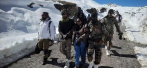 Adi Kailash Indian Army: 14,400 ਫੁੱਟ ਦੀ ਉਚਾਈ &lsquo;ਤੇ ਫੌਜ ਨੇ ਸੰਭਾਲਿਆ ਮੋਰਚਾ, ਲੋੜਵੰਦਾਂ ਤੱਕ ਪਹੁੰਚਾਈ ਮਦਦ