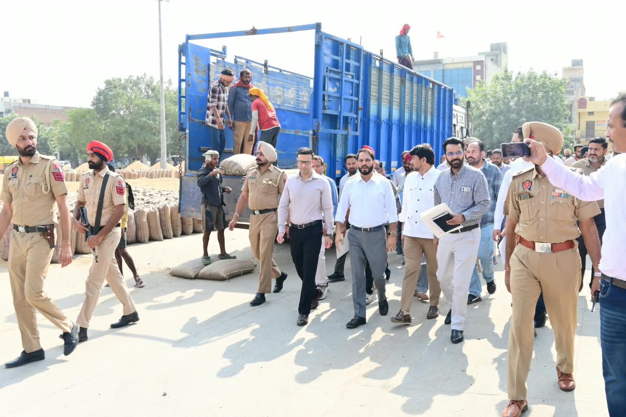 Bathinda Mandi Visit: ਬਠਿੰਡਾ ਦੇ ਡਿਪਟੀ ਕਮਿਸ਼ਨਰ ਅਤੇ SSP ਨੇ ਅਨਾਜ ਮੰਡੀ ਦਾ ਕੀਤਾ ਦੌਰਾ