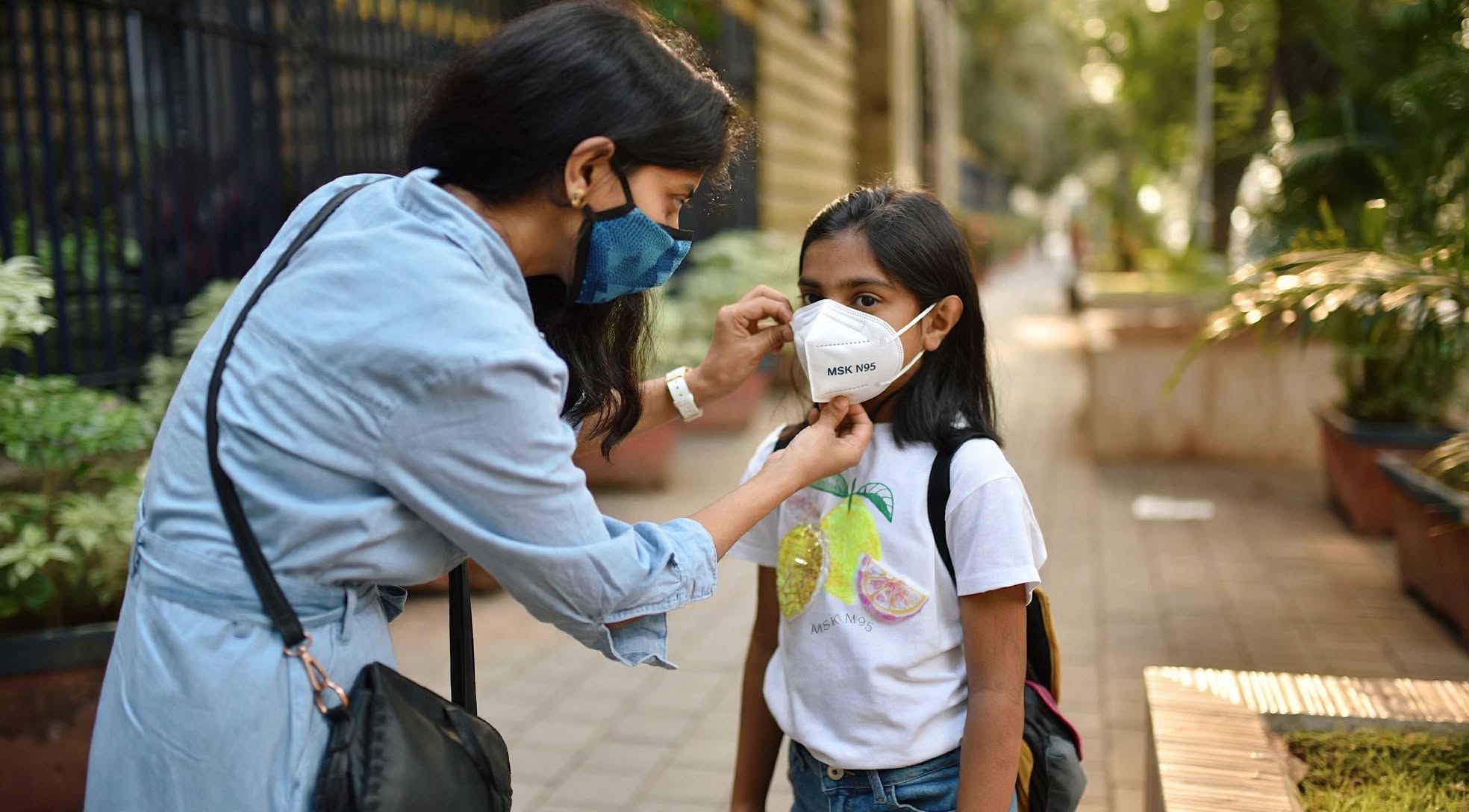 PM2.5 Protection: ਹਵਾ ਵਿੱਚ ਮੌਜੂਦ PM2.5 ਕਣਾਂ ਤੋਂ ਕਿਵੇਂ ਕਰੀਏ ਬਚਾਅ? ਸਹੀ ਮਾਸਕ ਦੀ ਚੋਣ ਅਤੇ ਬੱਚਿਆਂ ਲਈ ਮਾਸਕ ਖਰੀਦਣ ਤੋਂ ਪਹਿਲਾਂ ਜਾਣੋ ਜ਼ਰੂਰੀ ਗੱਲਾਂ