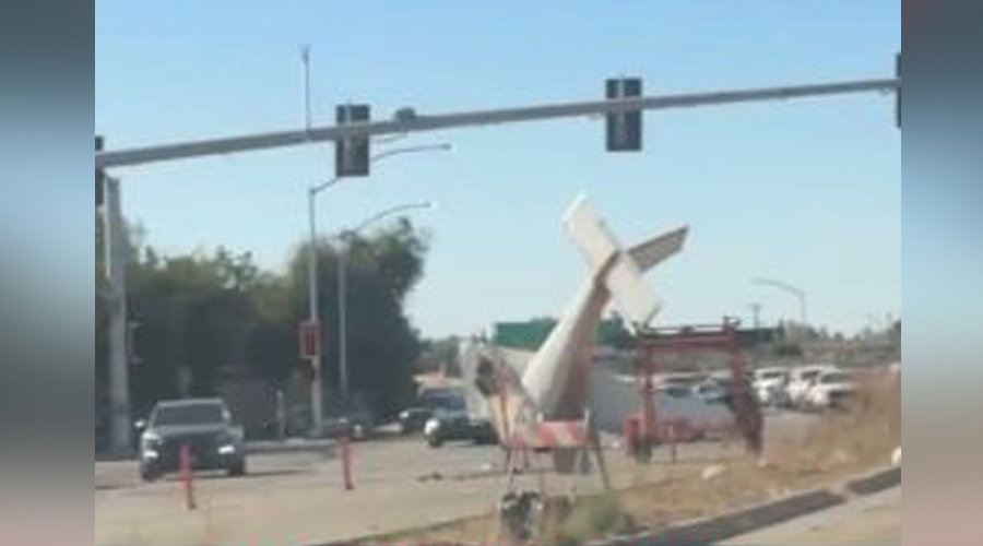 California Plane Crash: ਕੈਲੀਫੋਰਨੀਆ &rsquo;ਚ ਉੱਡਦਾ ਜਹਾਜ਼ ਅਚਾਨਕ ਸੜਕ &rsquo;ਤੇ ਡਿੱਗਿਆ, ਖੌਫਨਾਕ ਹਾਦਸੇ ਦੀ ਵੀਡੀਓ ਹੋਈ ਵਾਇਰਲ