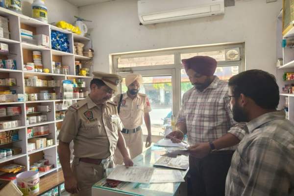 War on Drugs: ਫਰੀਦਕੋਟ ਵਿੱਚ ਨਸ਼ਿਆਂ ਵਿਰੁੱਧ ਮੁਹਿੰਮ ਤਹਿਤ 5 ਮੈਡੀਕਲ ਸਟੋਰਾਂ ਦੀ ਜਾਂਚ, 3 ਵਿੱਚ ਮਿਲੀਆਂ ਬੇਨਿਯਮੀਆਂ