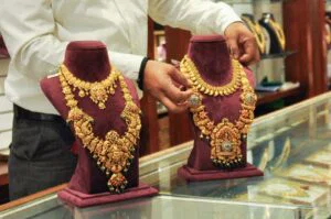 Gold Silver Price Today: ਦੀਵਾਲੀ ਤੋਂ ਪਹਿਲਾਂ ਸੋਨੇ-ਚਾਂਦੀ ਦੇ ਭਾਅ ’ਚ ਕੀ ਆਇਆ ਬਦਲਾਅ? ਖਰੀਦਣ ਤੋਂ ਪਹਿਲਾਂ ਜਾਣੋ ਅੱਜ ਦੀਆਂ ਤਾਜ਼ਾ ਕੀਮਤਾਂ