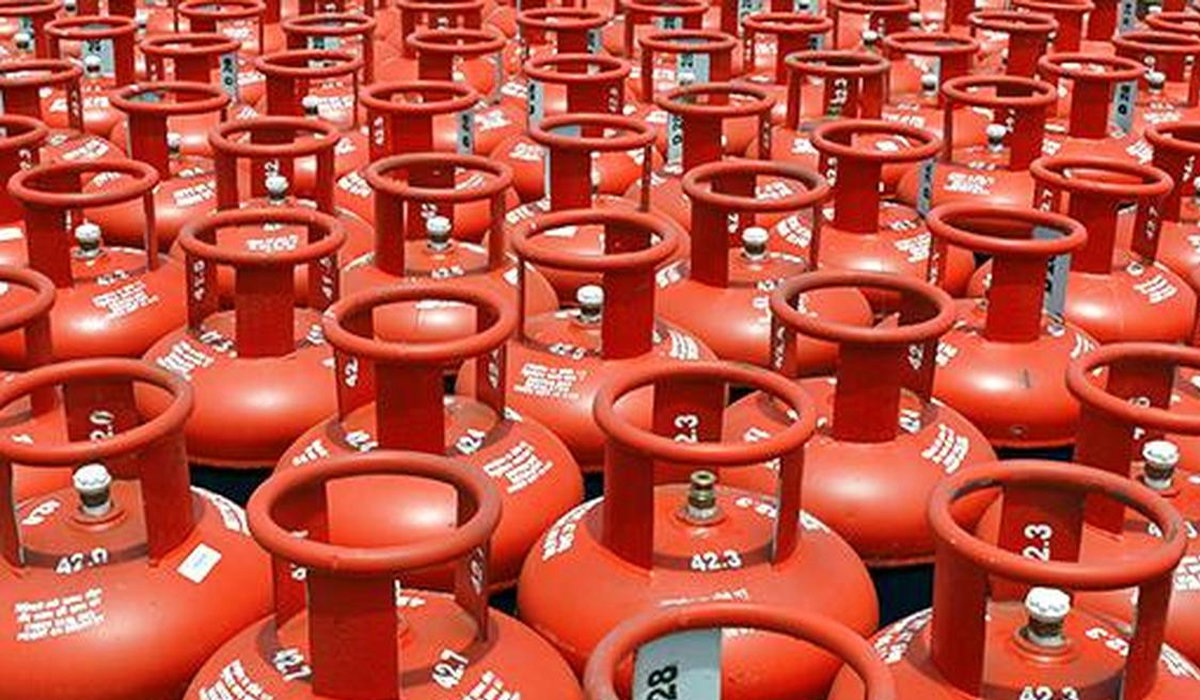 LPG Gas Cylinder Price: LPG ਸਿਲੰਡਰ ਦੀਆਂ ਕੀਮਤਾਂ &rsquo;ਚ ਕਟੌਤੀ, ਦੀਵਾਲੀ ਤੋਂ ਪਹਿਲਾਂ ਬੁਕਿੰਗ ਕਰਵਾਉਣ ਤੋਂ ਪਹਿਲਾਂ ਜਾਣੋ ਨਵੇਂ ਰੇਟ