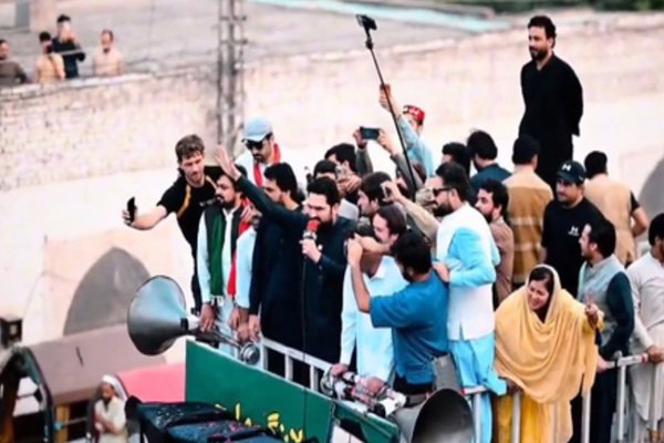 Pakistan Political Tension: ਖੈਬਰ ਪਖ਼ਤੂਨਖ਼ਵਾ ਦੇ 12 ਜ਼ਿਲ੍ਹਿਆਂ ਵਿੱਚ ਐਮਰਜੈਂਸੀ ਲਗਾਉਣ ਦੀ ਤਿਆਰੀ, ਪਾਕਿਸਤਾਨ ਵਿੱਚ ਵਧਿਆ ਸਿਆਸੀ ਤਣਾਅ।