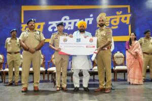 SHO Jitendra Singh: ਨਸ਼ਾ ਵਿਰੋਧੀ ਮੁਹਿੰਮ ਵਿੱਚ ਸ਼ਾਨਦਾਰ ਪ੍ਰਦਰਸ਼ਨ ਲਈ ਹੋਇਆ ਸਨਮਾਨ, ਪ੍ਰਸ਼ੰਸਾ ਪੱਤਰ ਦੇ ਨਾਲ ਨਕਦ ਇਨਾਮ