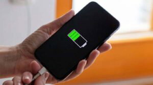 Phone Battery Tips: ਫੋਨ ਚਾਰਜ ਕਰਦੇ ਸਮੇਂ ਇਨ੍ਹਾਂ ਗਲਤੀਆਂ ਤੋਂ ਬਚੋ, ਨਹੀਂ ਤਾਂ ਜਲਦੀ ਖ਼ਰਾਬ ਹੋ ਸਕਦੀ ਹੈ ਬੈਟਰੀ
