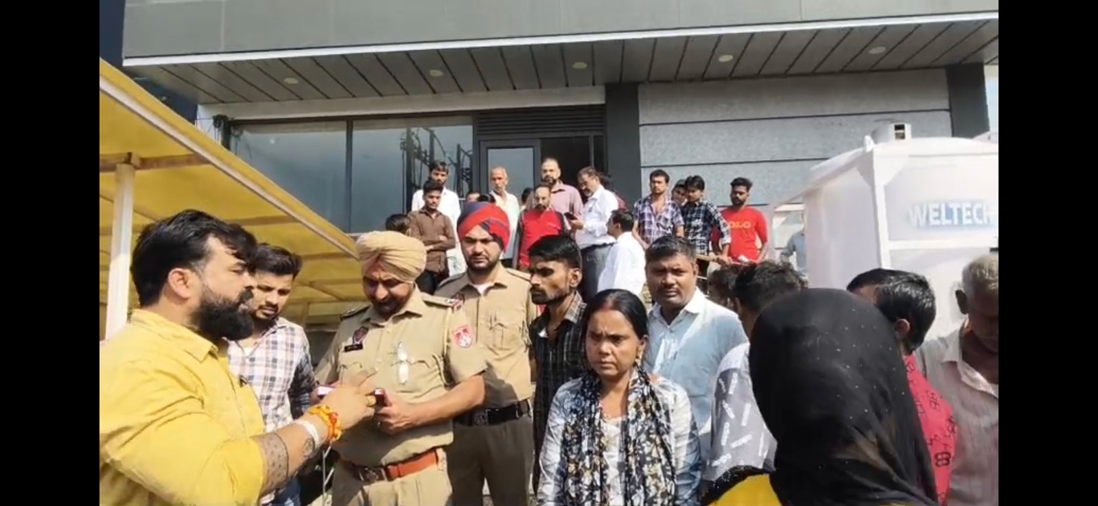 Hospital Negligence Allegations: ਹਸਪਤਾਲ ਵਿੱਚ ਜਣੇਪੇ ਤੋਂ ਬਾਅਦ ਔਰਤ ਦੀ ਮੌਤ, ਡਾਕਟਰ ਨਾਲ ਧੱਕਾ-ਮੁੱਕੀ ਦੇ ਦੋਸ਼ਾਂ ਮਗਰੋਂ ਹੰਗਾਮਾ