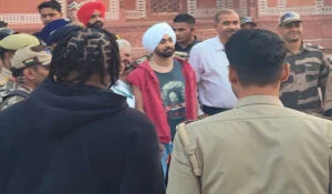 &lsquo;ਔਰਾ ਇੰਡੀਆ ਟੂਰ&rsquo; ਤੋਂ ਪਹਿਲਾਂ ਆਗਰਾ ਪਹੁੰਚੇ ਗਾਇਕ ਤੇ ਅਦਾਕਾਰ ਦਿਲਜੀਤ ਦੋਸਾਂਝ ; ਤਾਜ ਮਹਿਲ ਵਿਖੇ ਬਿਤਾਏ ਖ਼ਾਸ ਪਲ